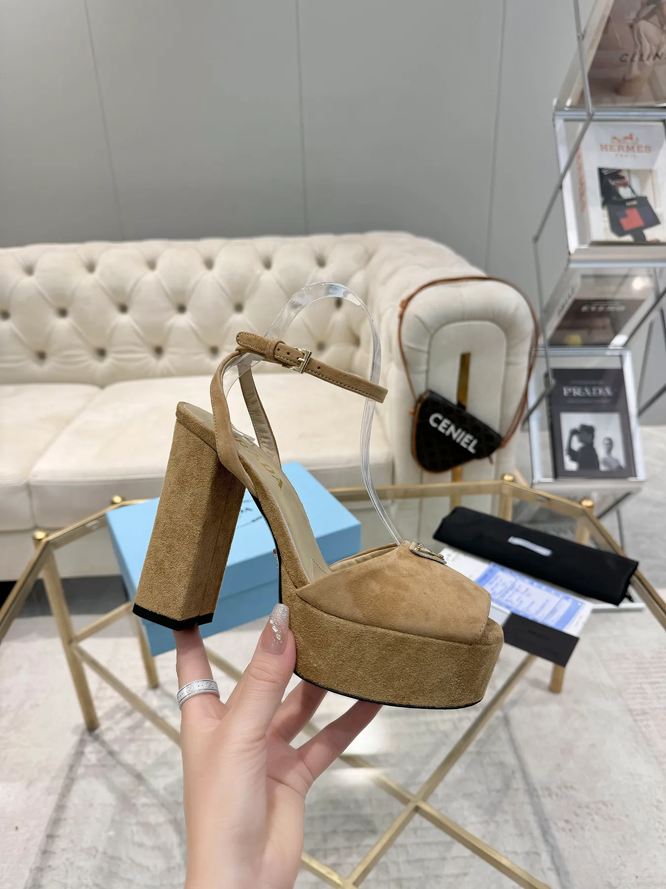 👟👟Ex-factory price 600👟👟 (imitation leather bottom-20) New arrival 👉Ready stock👈Remove the original board and make a 1:1 replica‼ ️The highest version ✅ Prada's early spring catwalk hot style 😘The latest spring style Thick heel square toe water platform series (genuine leather outsole) (simulated leather sole) A must-have for goddesses, super beautiful on the feet 👉The upper is made of imported original sheep leather, soft and textured, lining + foot pads, imported sheepskin lining, breathable and comfortable, private model water platform, heel, water platform 4M, heel height 13M Code number 35M-39M (34 40 41 42 43 is custom-made and cannot be returned or exchanged)